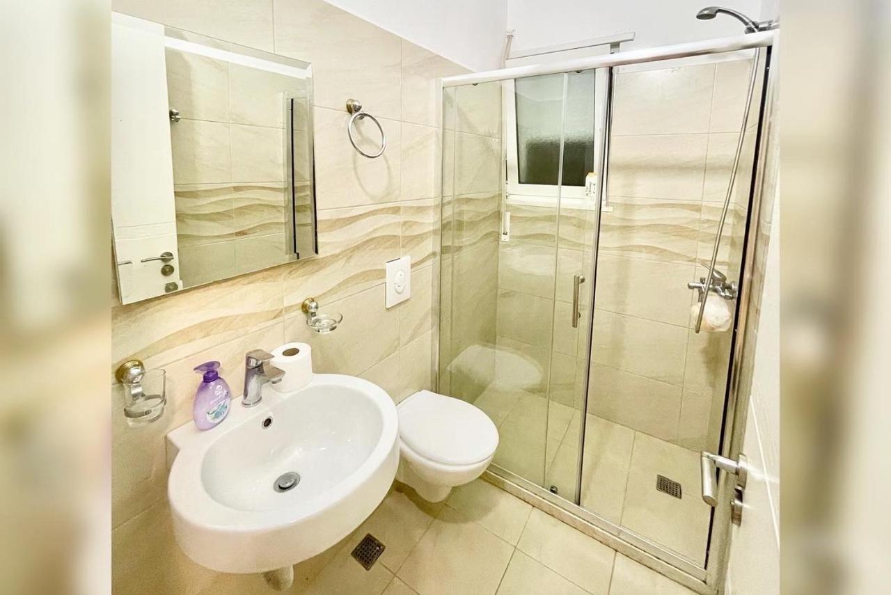 Hotel Vila Dedej ドゥラス エクステリア 写真