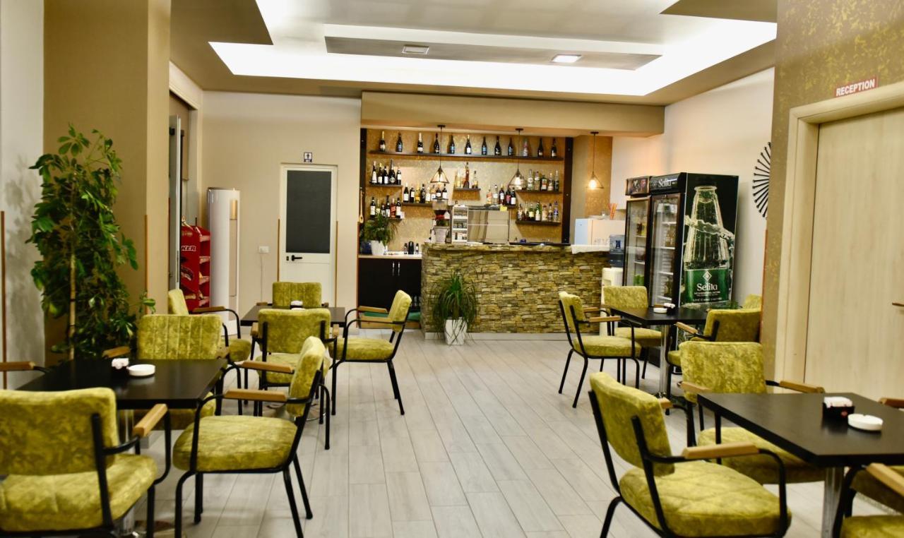 Hotel Vila Dedej ドゥラス エクステリア 写真