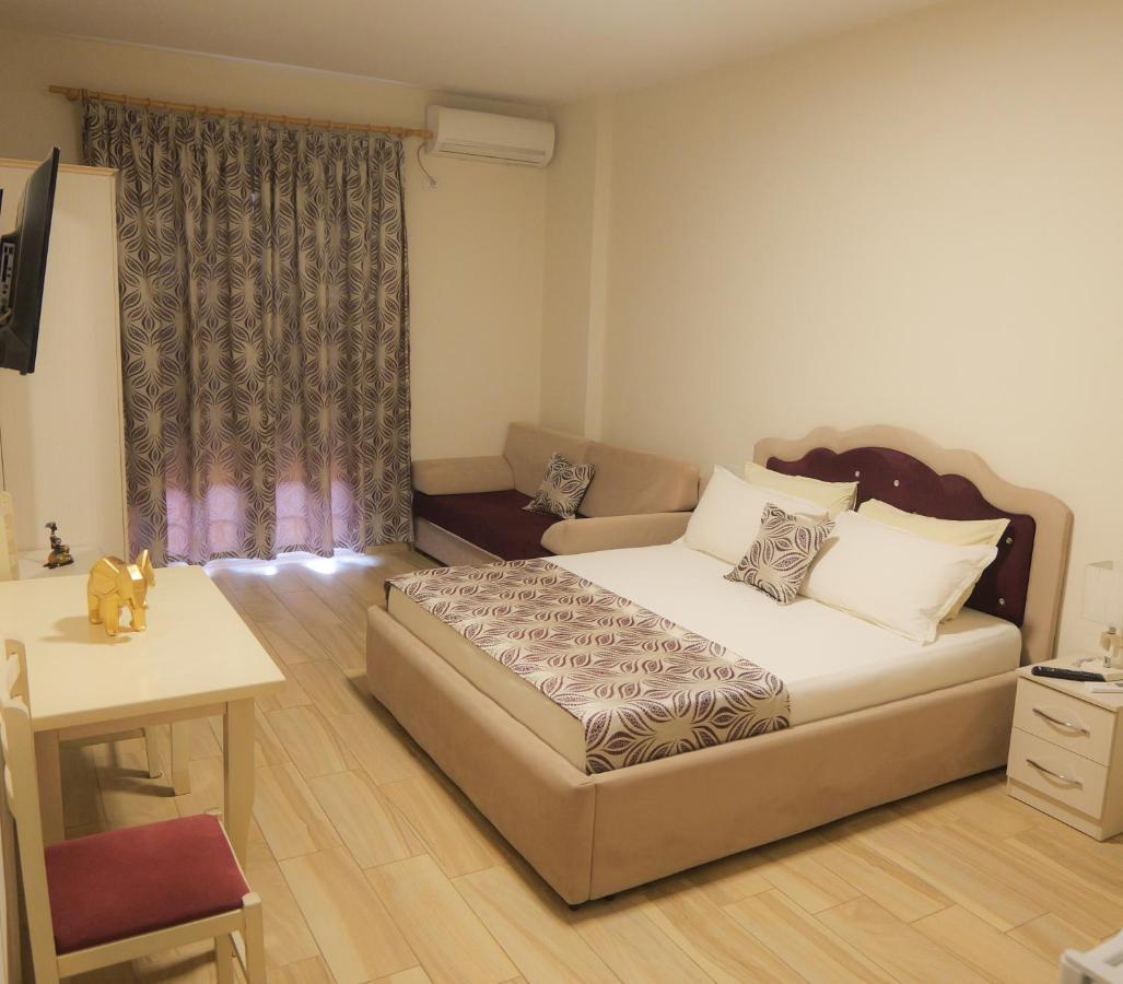 Hotel Vila Dedej ドゥラス エクステリア 写真