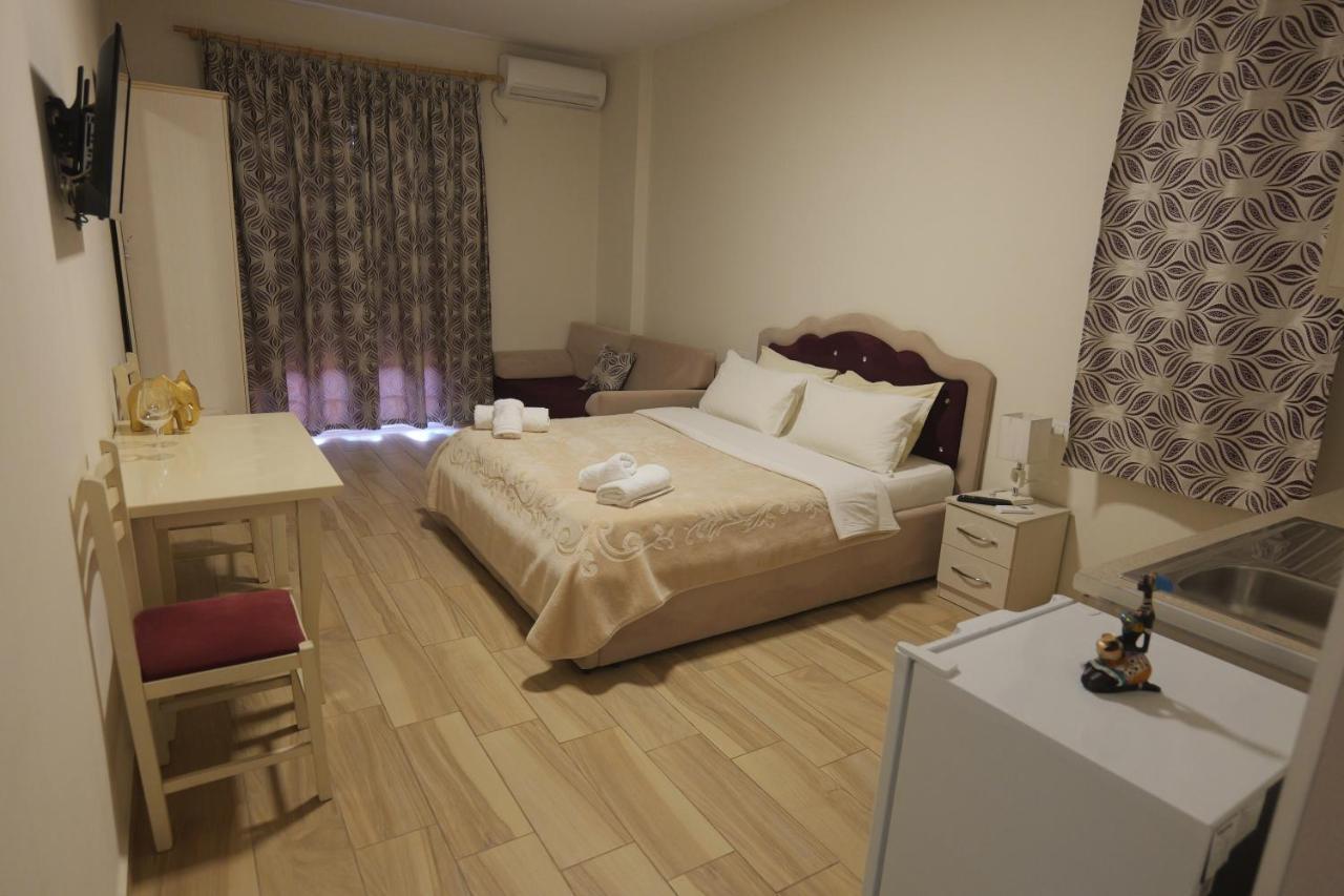 Hotel Vila Dedej ドゥラス エクステリア 写真
