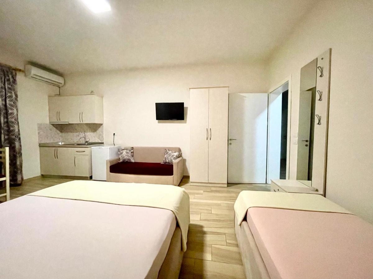 Hotel Vila Dedej ドゥラス エクステリア 写真