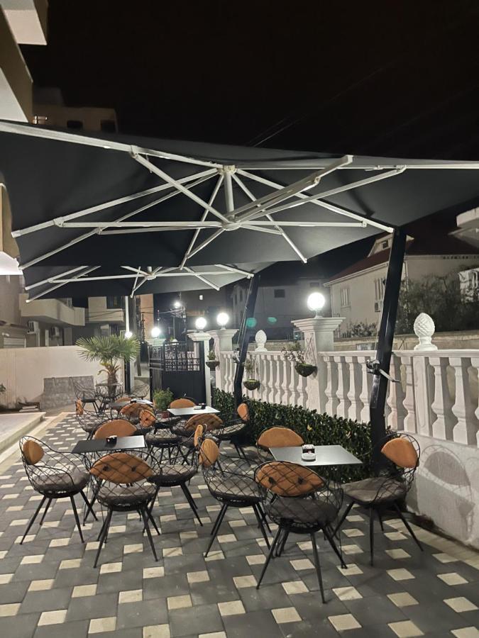 Hotel Vila Dedej ドゥラス エクステリア 写真