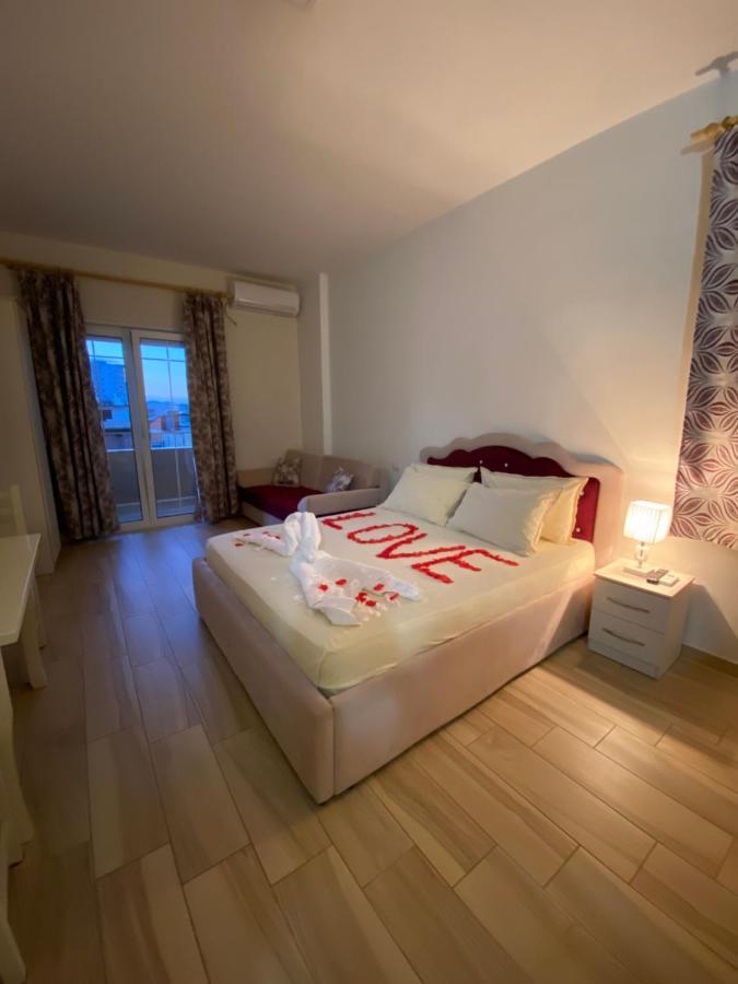 Hotel Vila Dedej ドゥラス エクステリア 写真