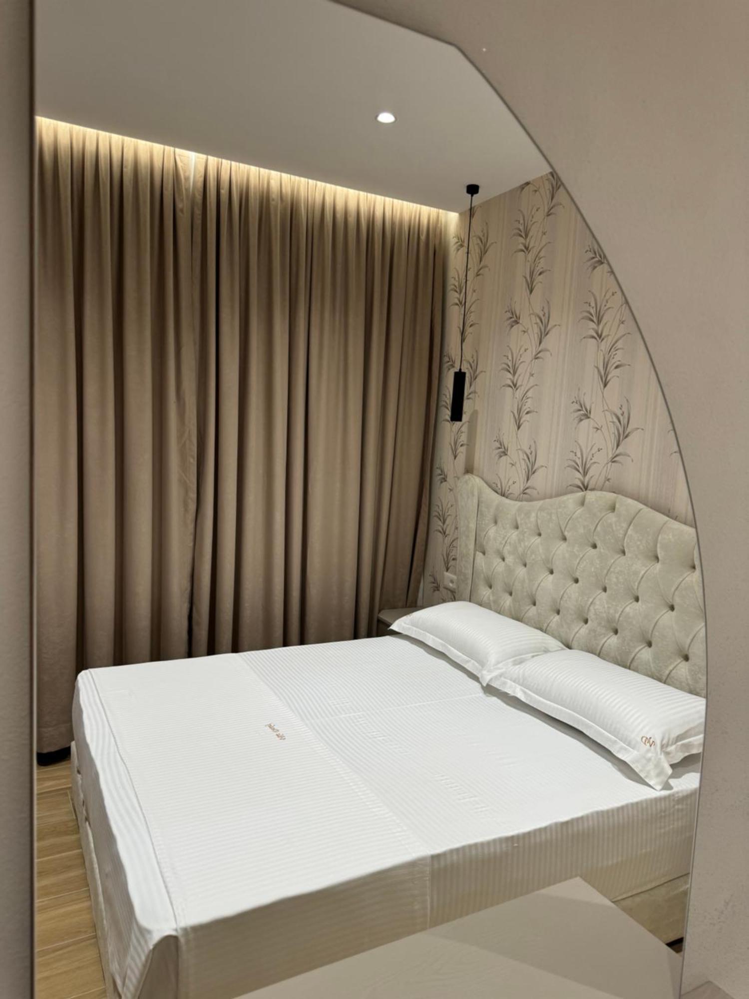 Hotel Vila Dedej ドゥラス エクステリア 写真