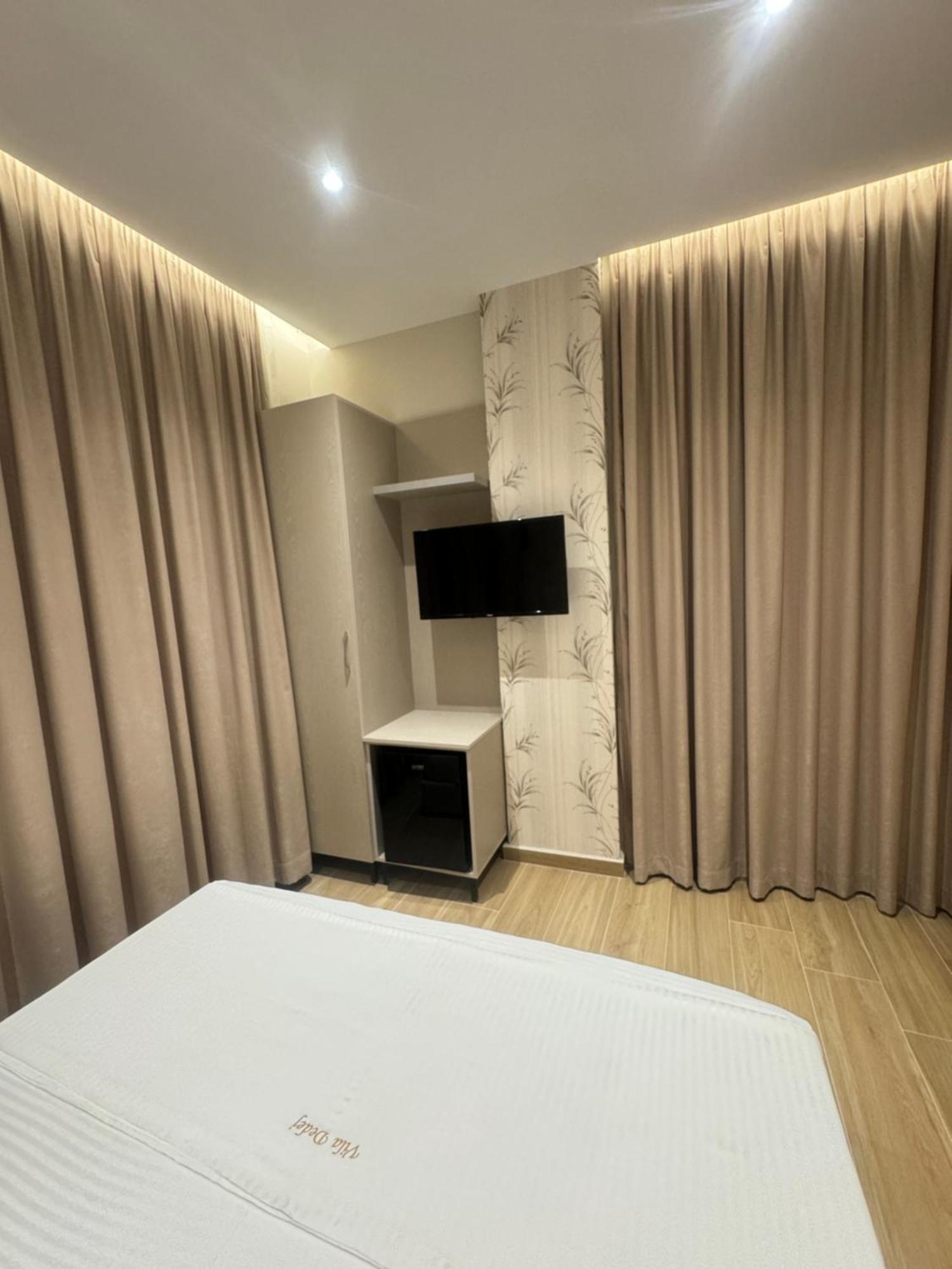 Hotel Vila Dedej ドゥラス エクステリア 写真