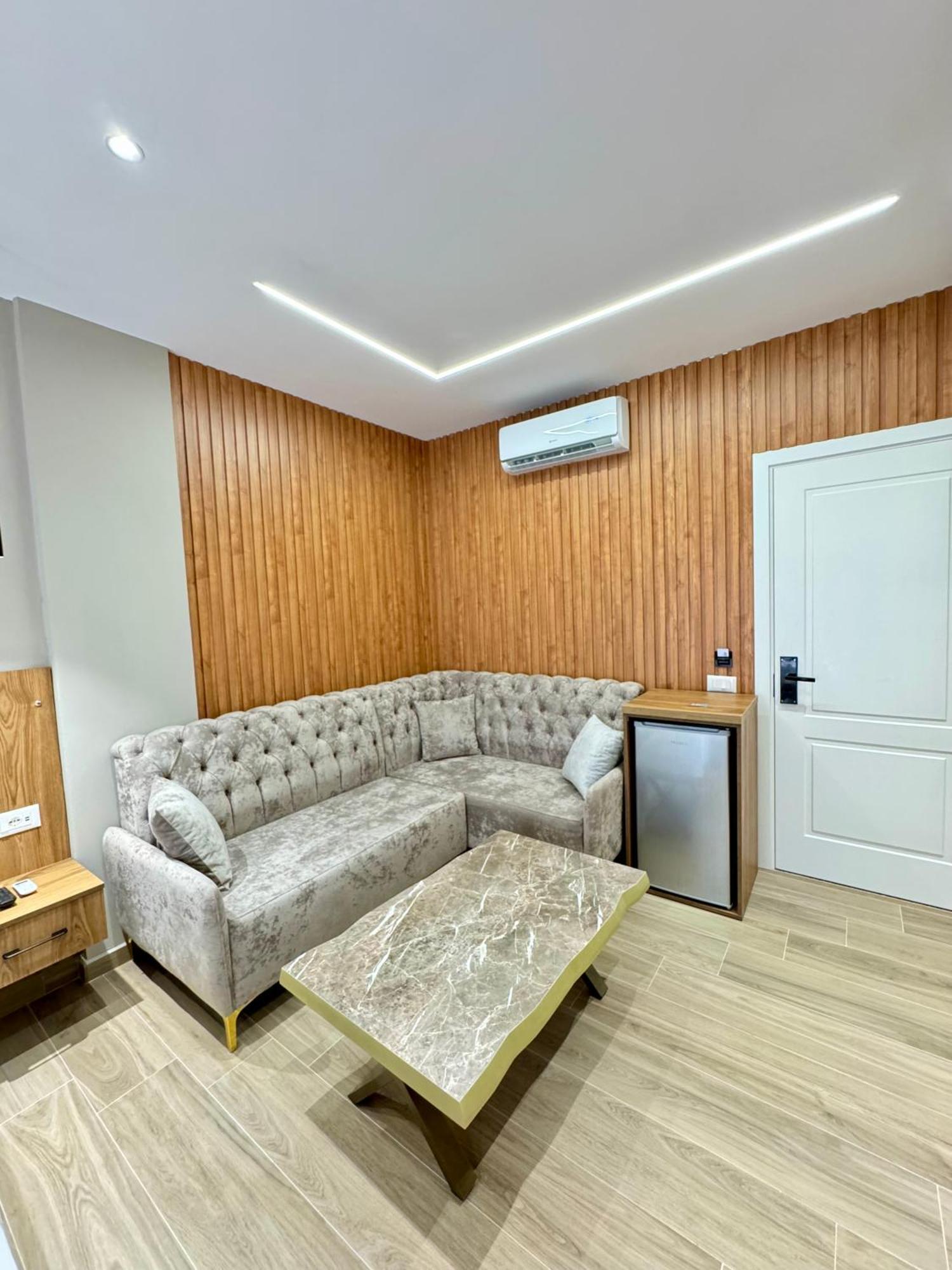 Hotel Vila Dedej ドゥラス エクステリア 写真