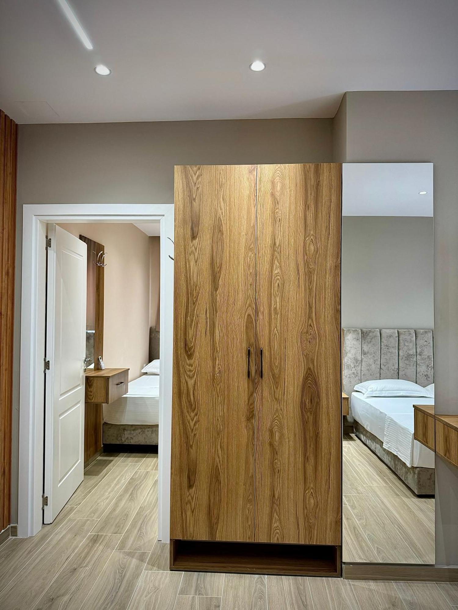 Hotel Vila Dedej ドゥラス エクステリア 写真