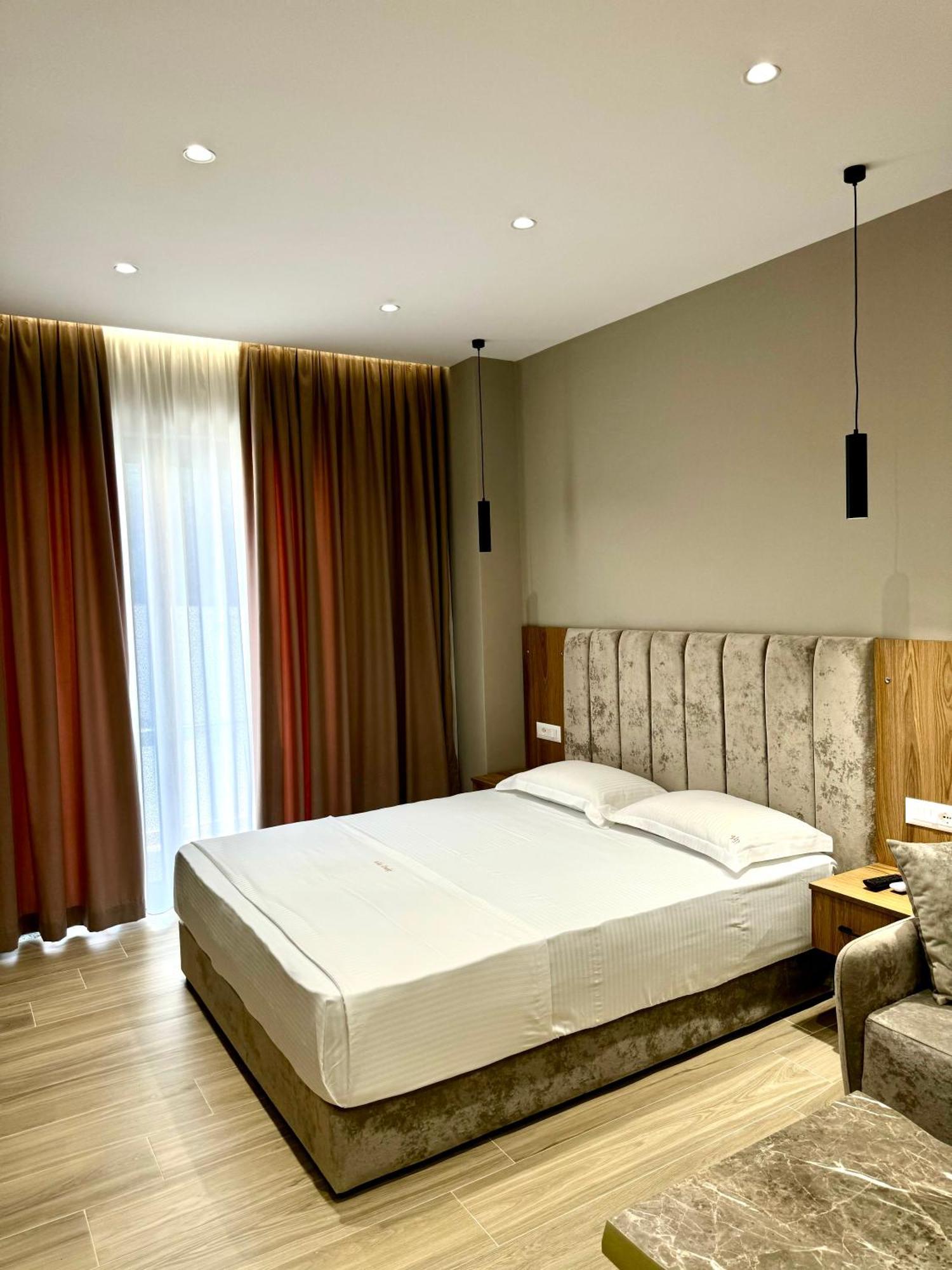 Hotel Vila Dedej ドゥラス エクステリア 写真