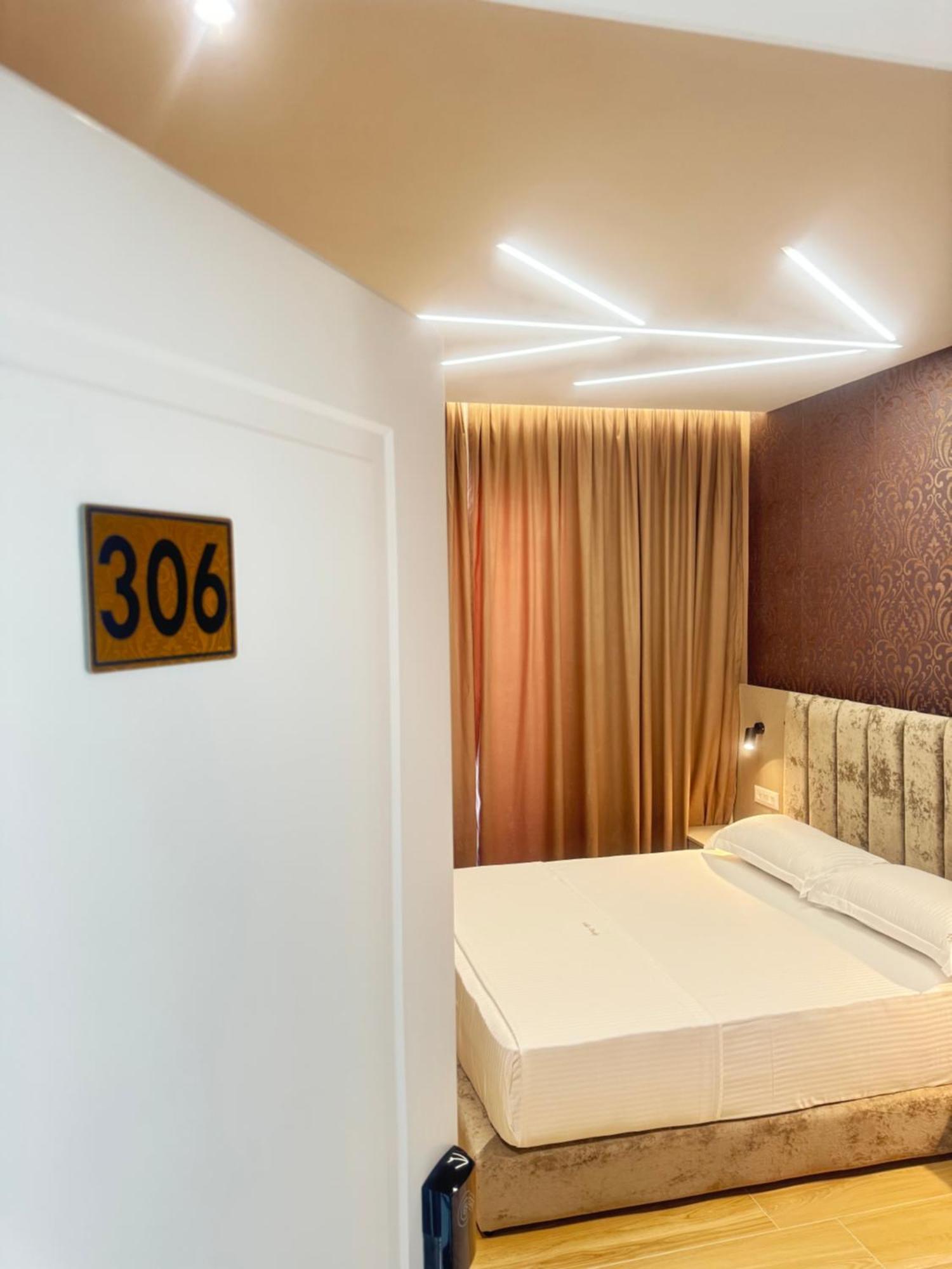 Hotel Vila Dedej ドゥラス エクステリア 写真