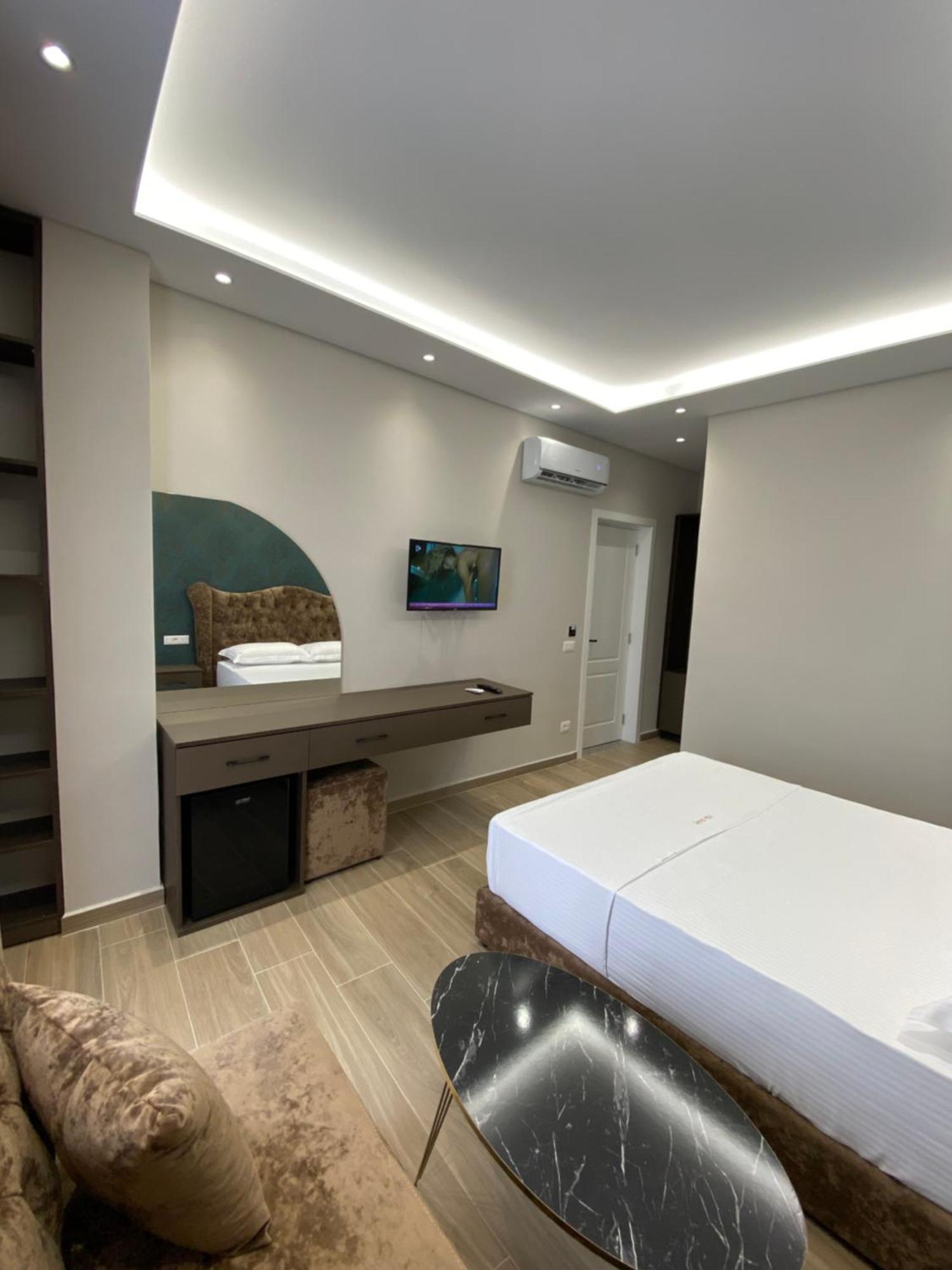 Hotel Vila Dedej ドゥラス エクステリア 写真