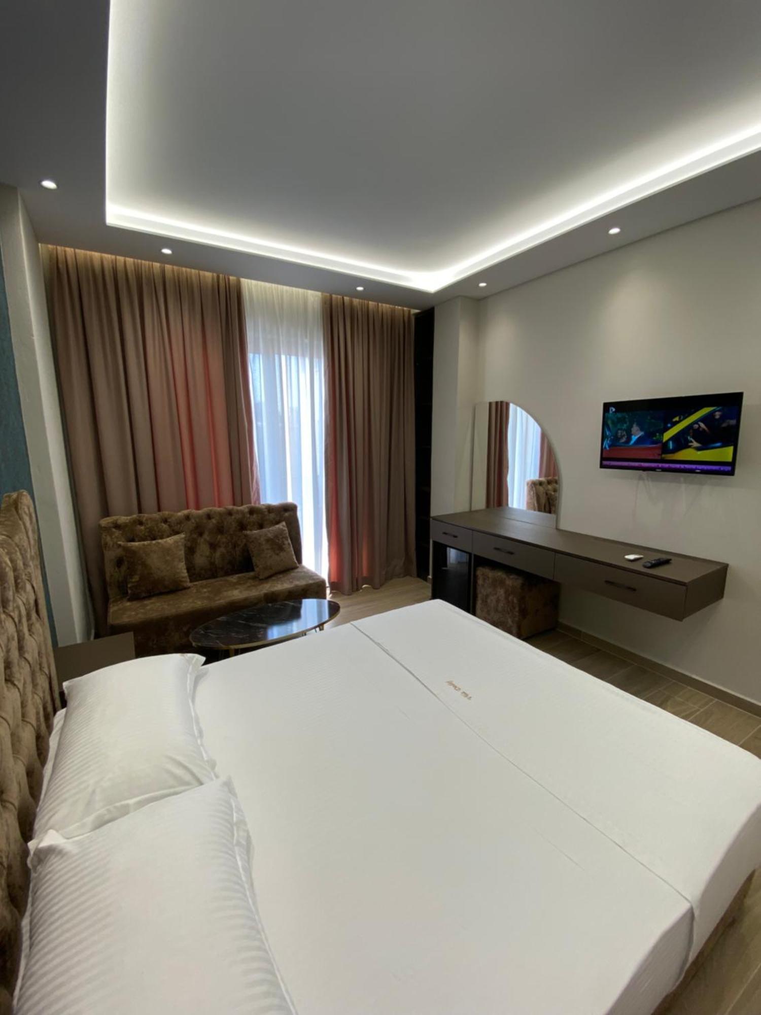 Hotel Vila Dedej ドゥラス エクステリア 写真