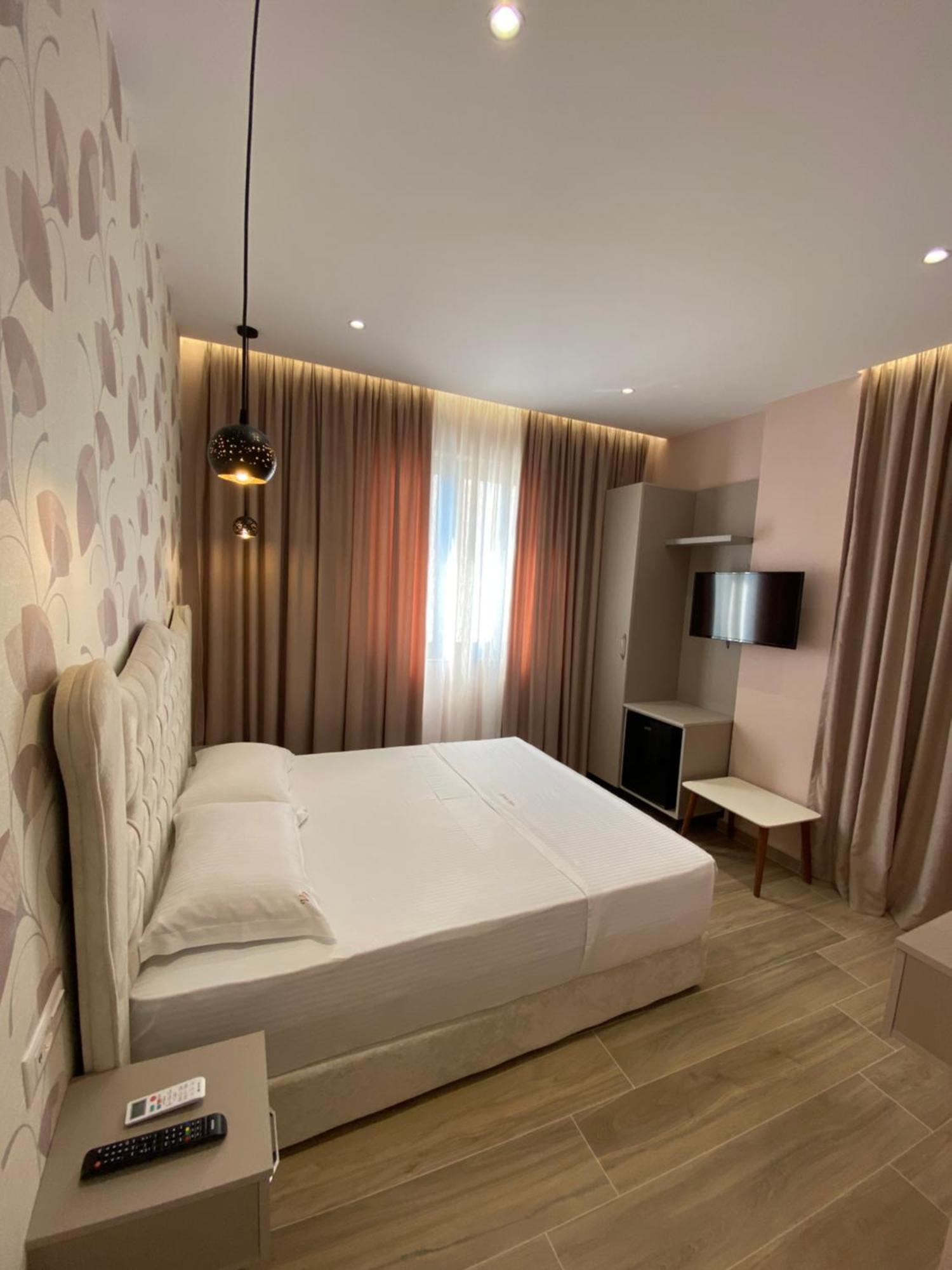 Hotel Vila Dedej ドゥラス エクステリア 写真
