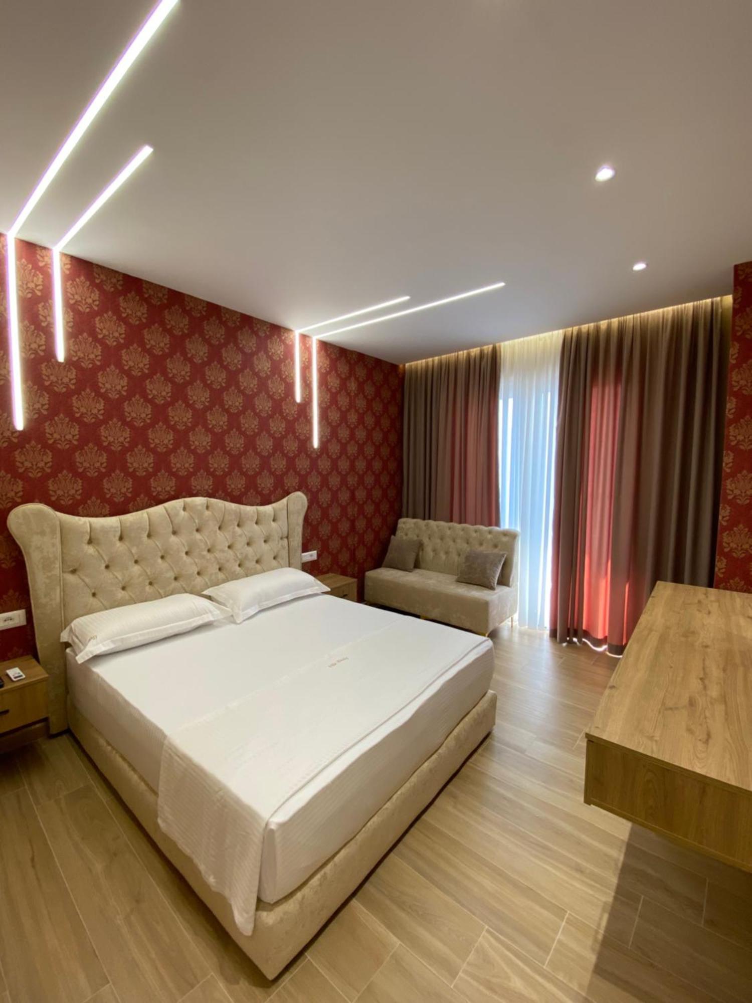 Hotel Vila Dedej ドゥラス エクステリア 写真