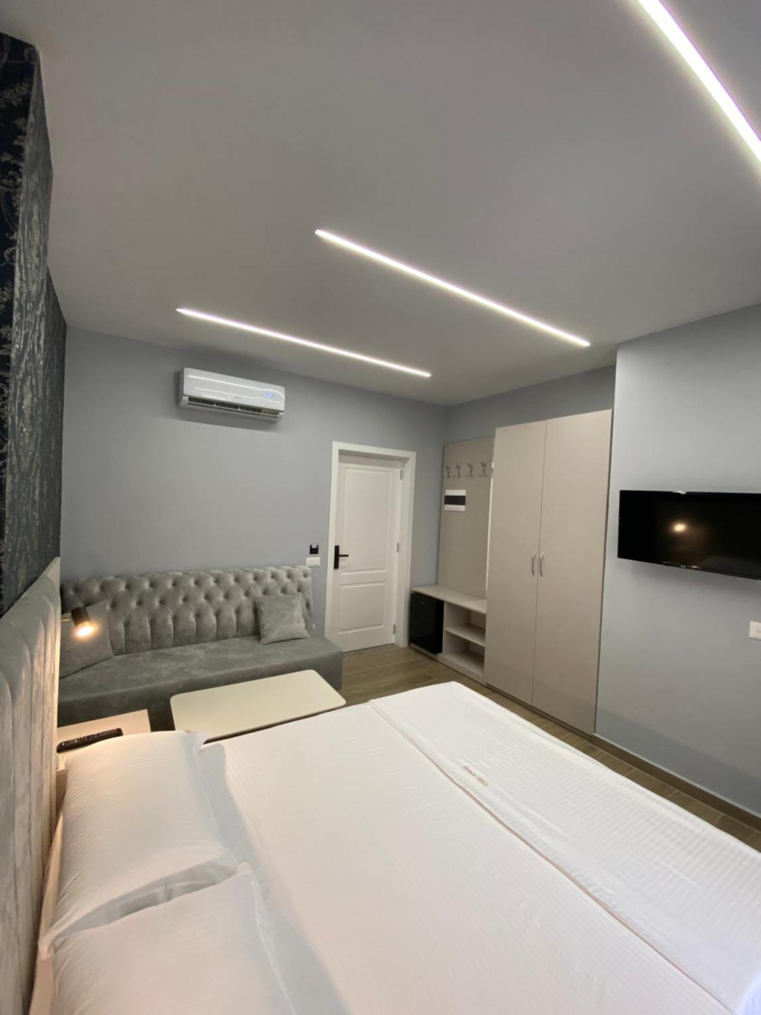 Hotel Vila Dedej ドゥラス エクステリア 写真