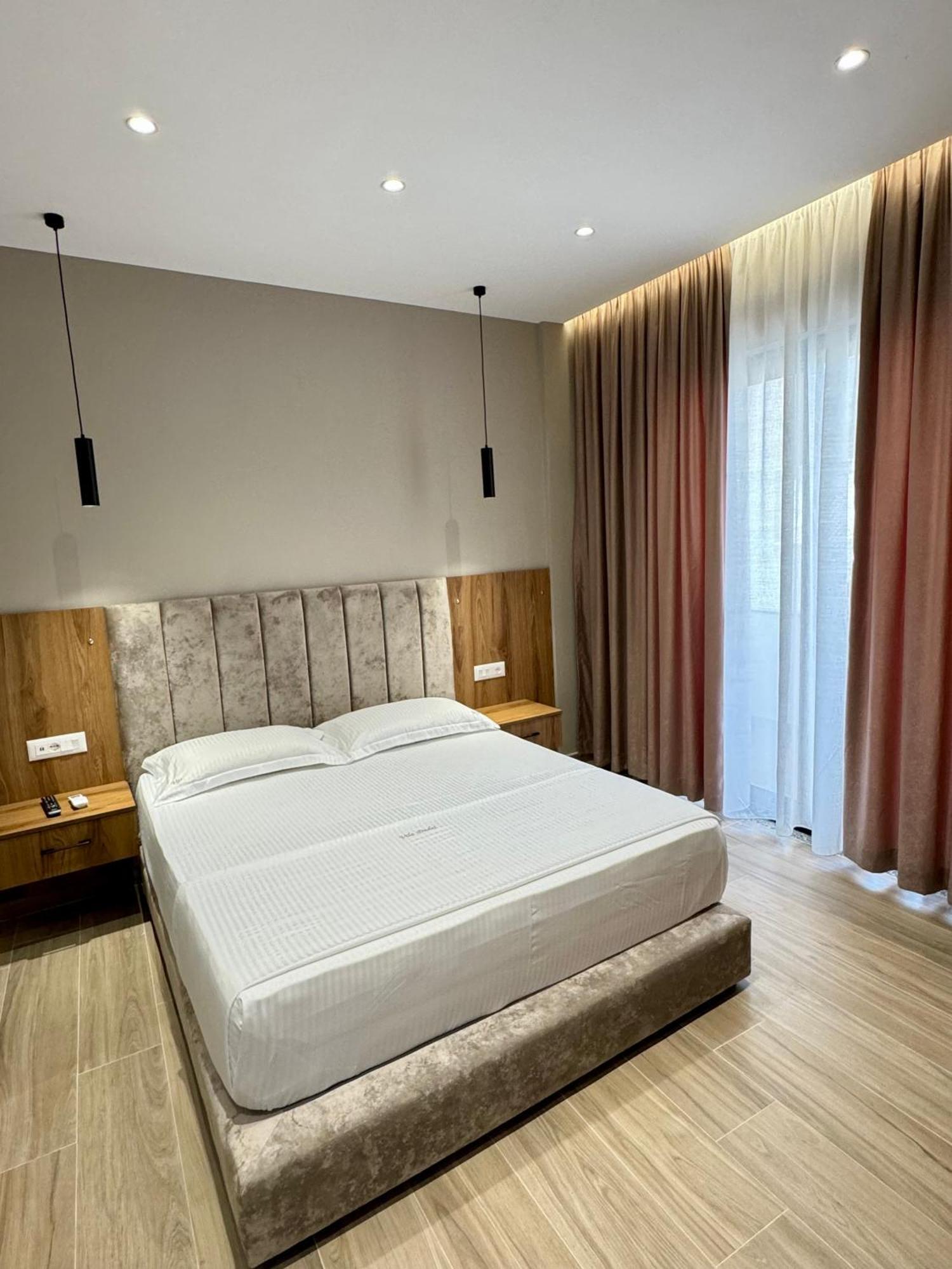 Hotel Vila Dedej ドゥラス エクステリア 写真